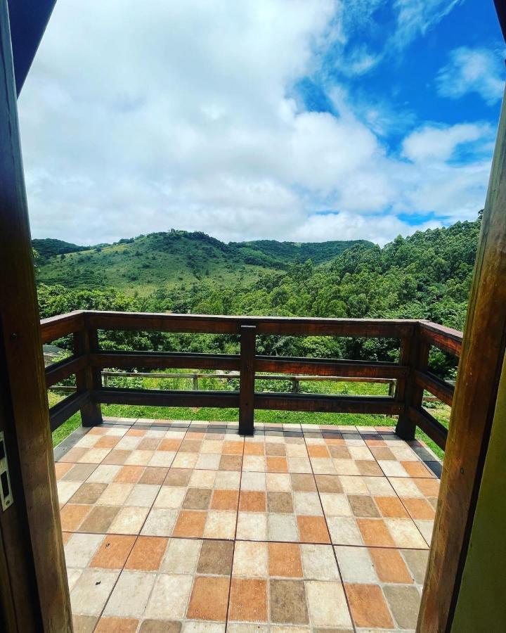 Pousada Pedra Da Mata Chales Na Montanha Munhoz Exterior foto