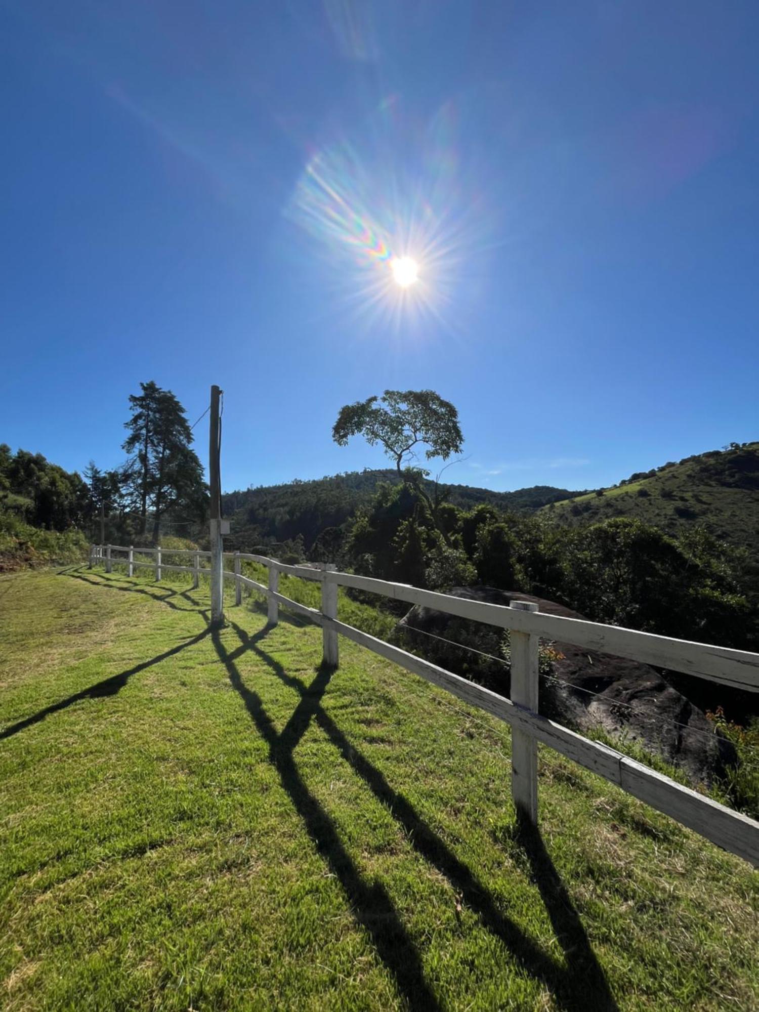 Pousada Pedra Da Mata Chales Na Montanha Munhoz Exterior foto